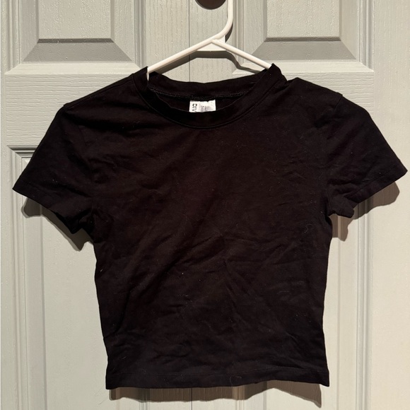 Basic black tee - Picture 1 of 1